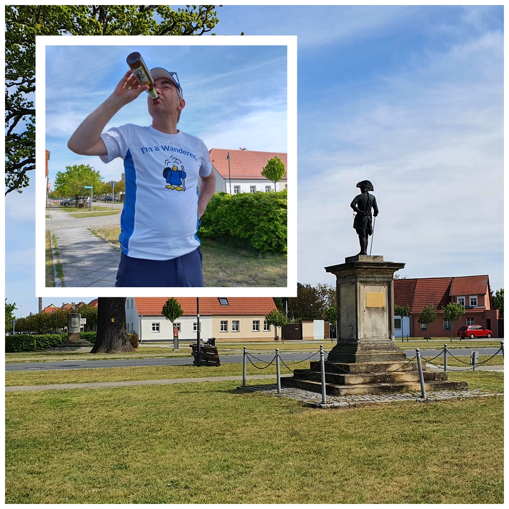 Marktplatz Kloster Zinna mit Denkmal Friedrichs des Großen